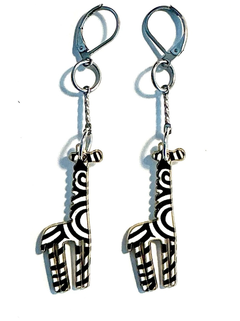 ๐ Giraffe Alloy and Enamel Dangle Earrings - Picture 2 of 4